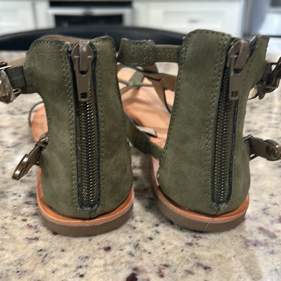 Guess gladiator sandals, size 8 - Picture 2 of 6